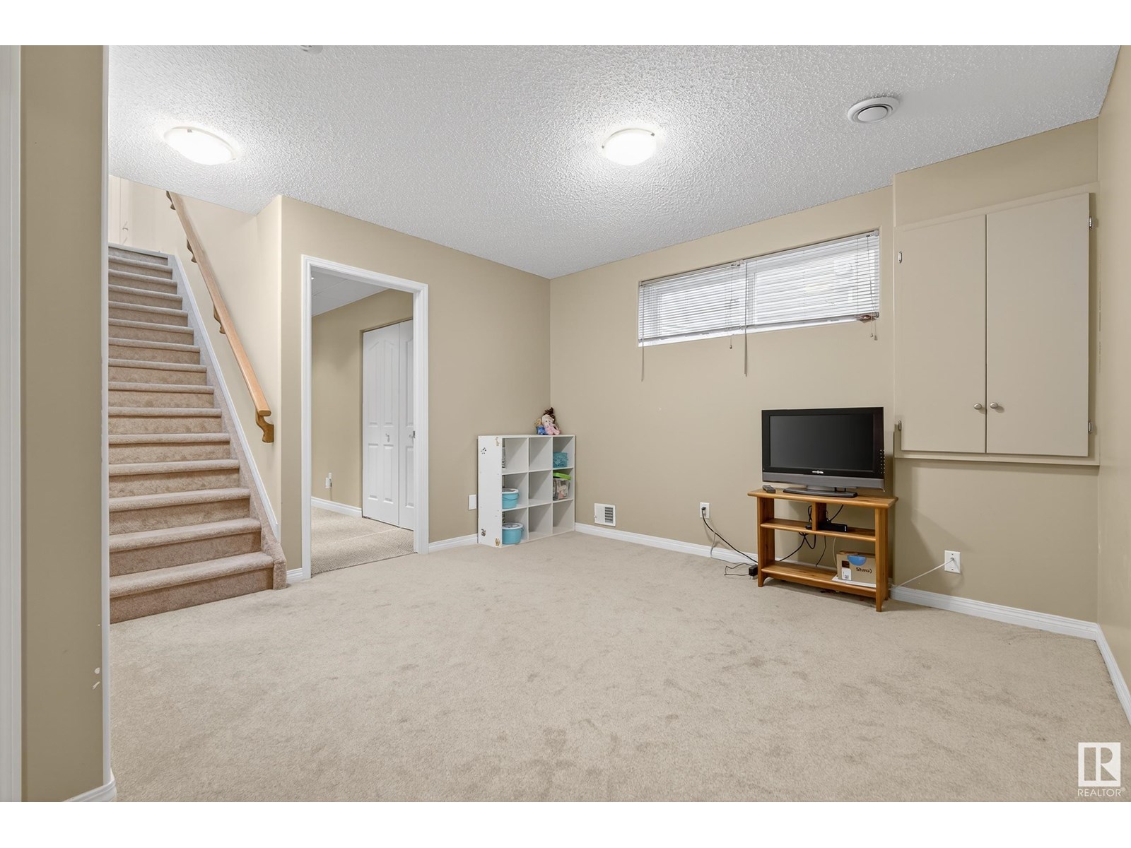 Photo 4 of 27 2031 Brennan Cr Nw, Edmonton AB