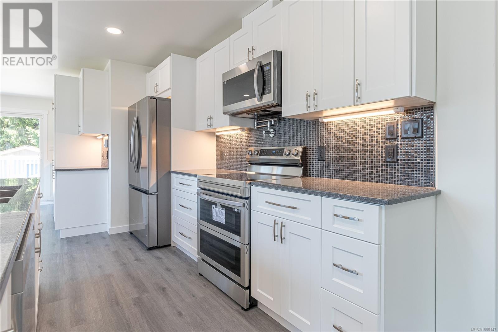 Photo 11 of 5350 Metral Dr, Nanaimo BC