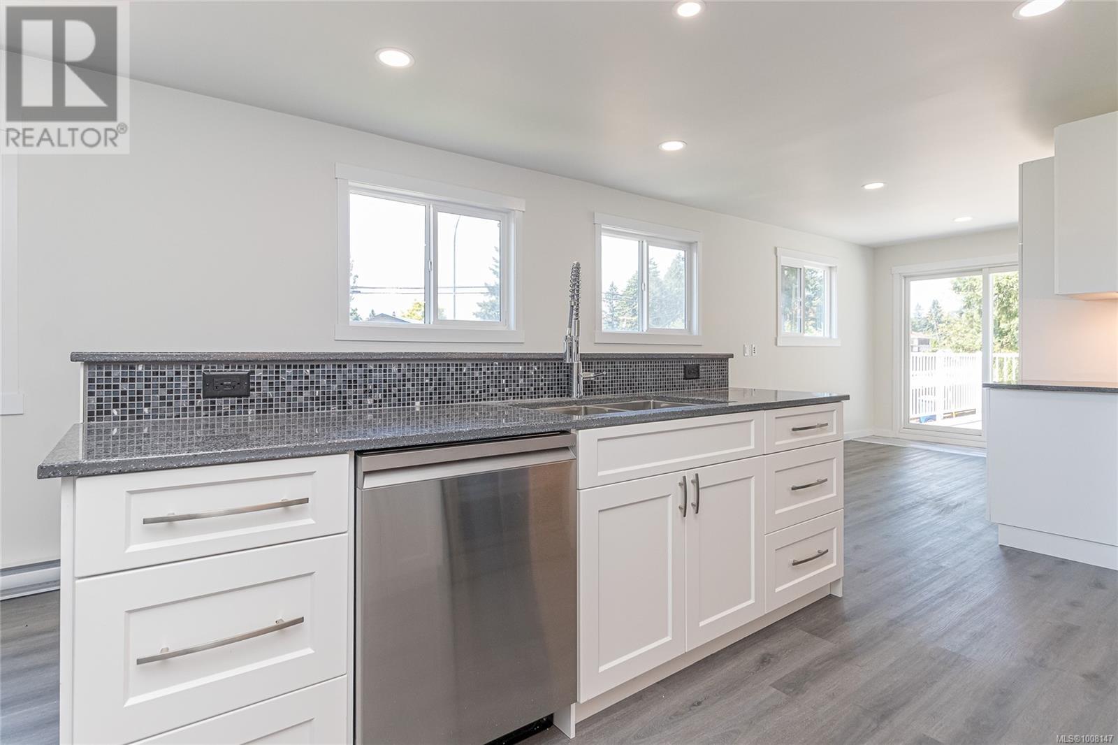Photo 12 of 5350 Metral Dr, Nanaimo BC