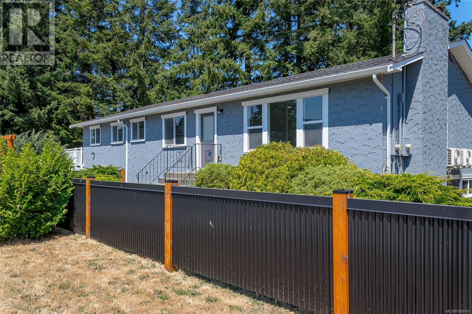 Photo 3 of 5350 Metral Dr, Nanaimo BC