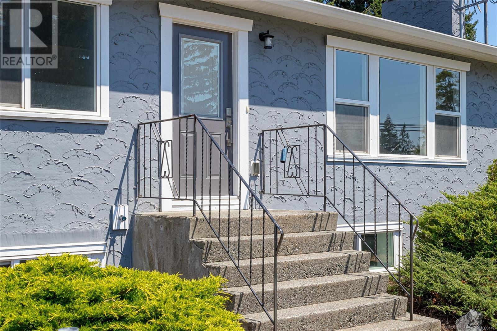 Photo 4 of 5350 Metral Dr, Nanaimo BC