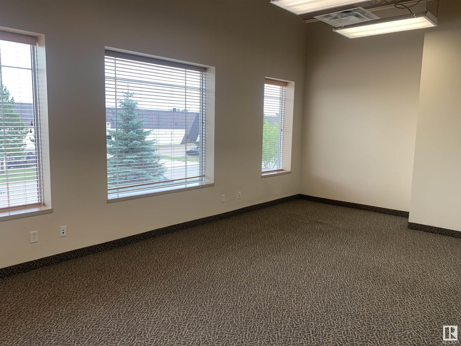 Photo 7 of 8216 43 St Nw Se, Edmonton AB
