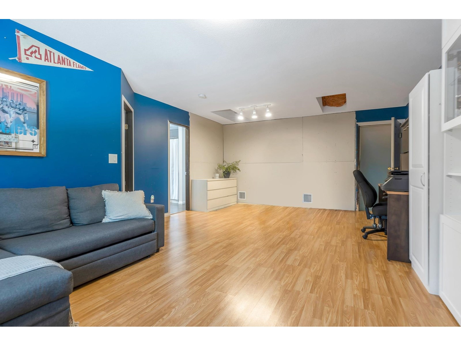 Photo 4 of 14422 Gladstone Drive, Surrey BC