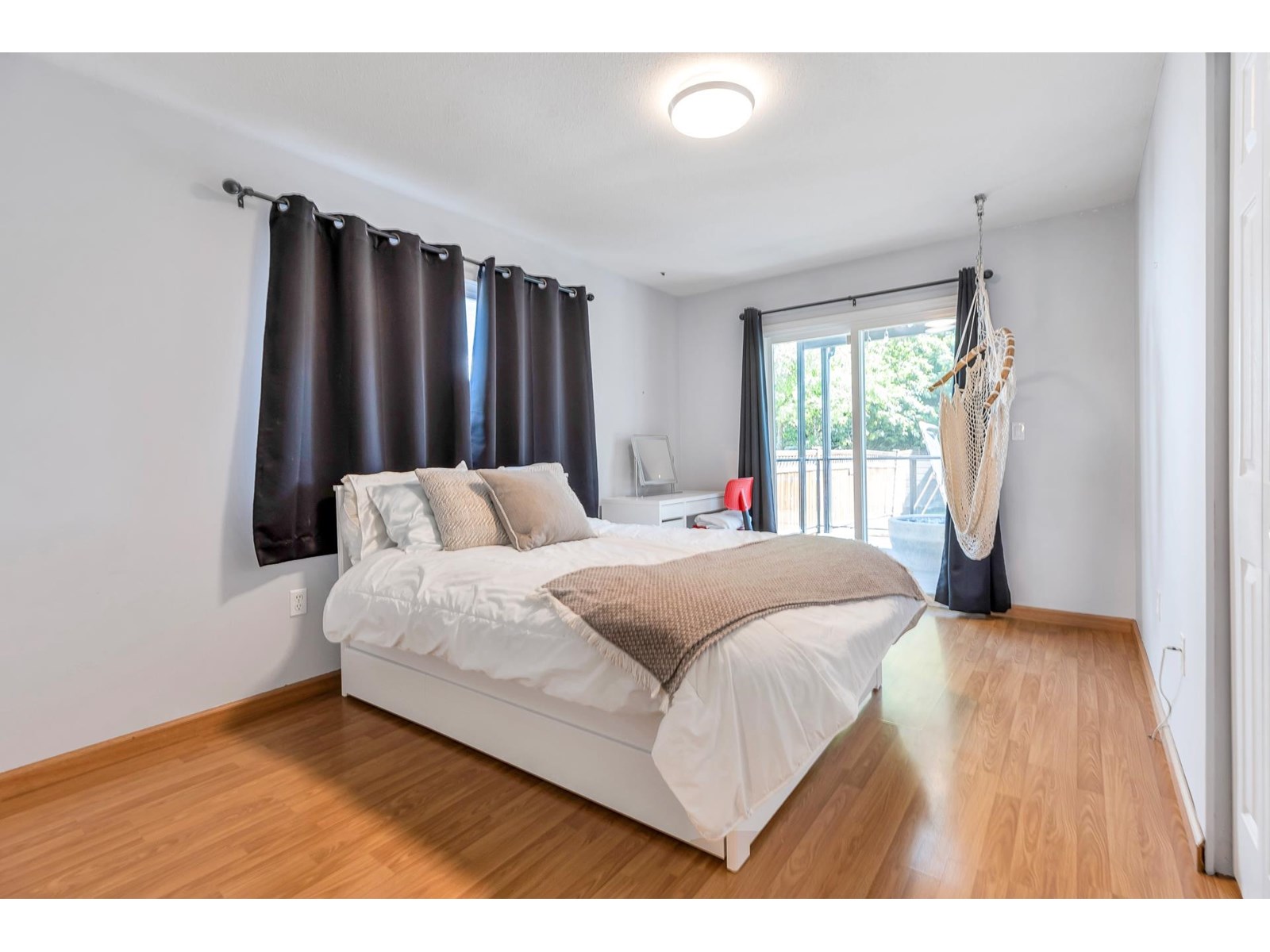 Photo 11 of 14422 Gladstone Drive, Surrey BC