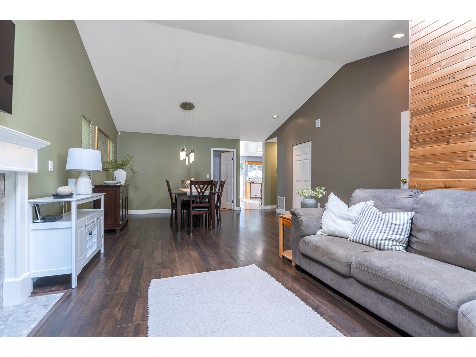 Photo 9 of 14422 Gladstone Drive, Surrey BC