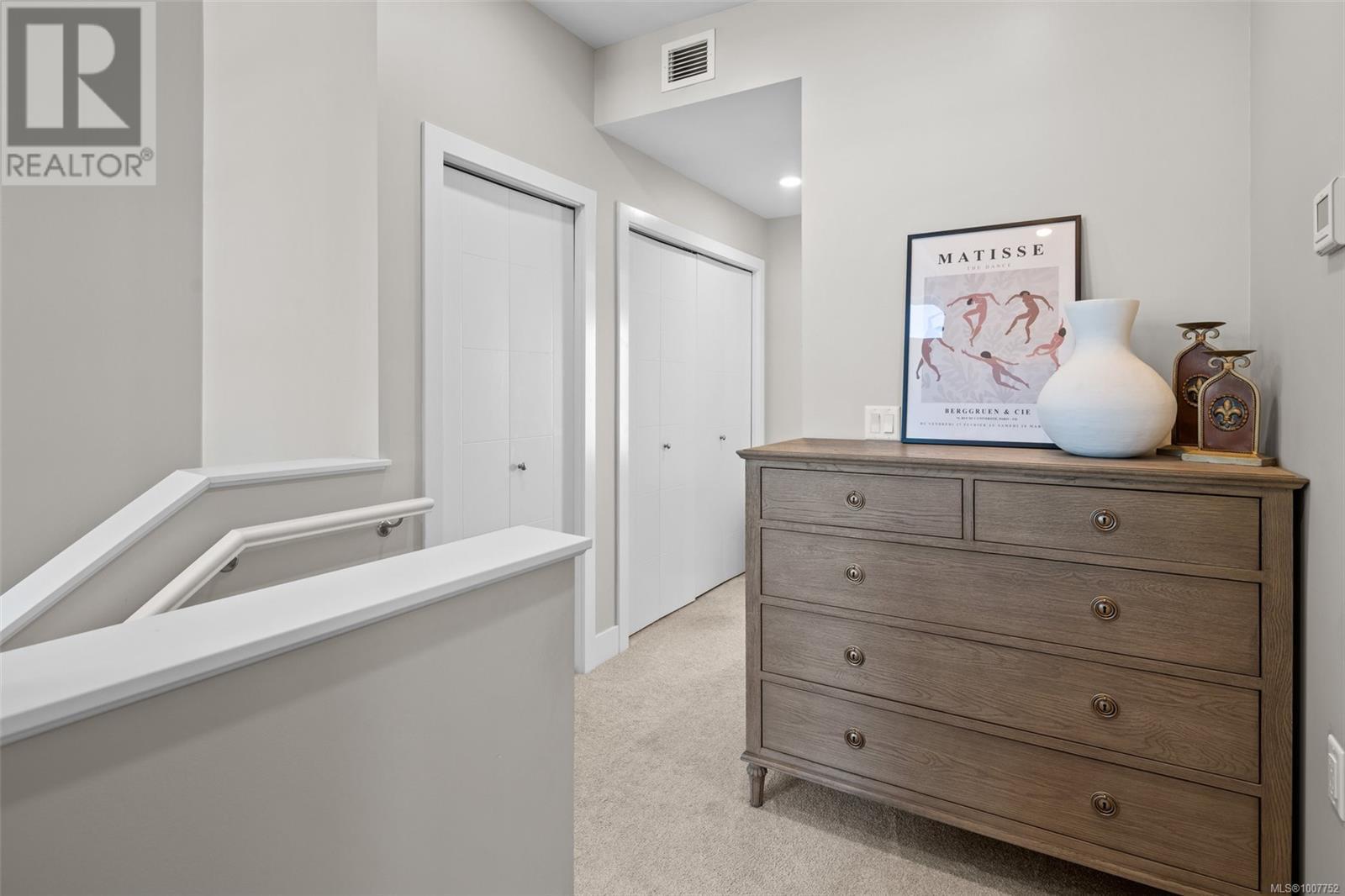 Single Family House for Sale in   Viewmont Ave The Reeve Saanich 