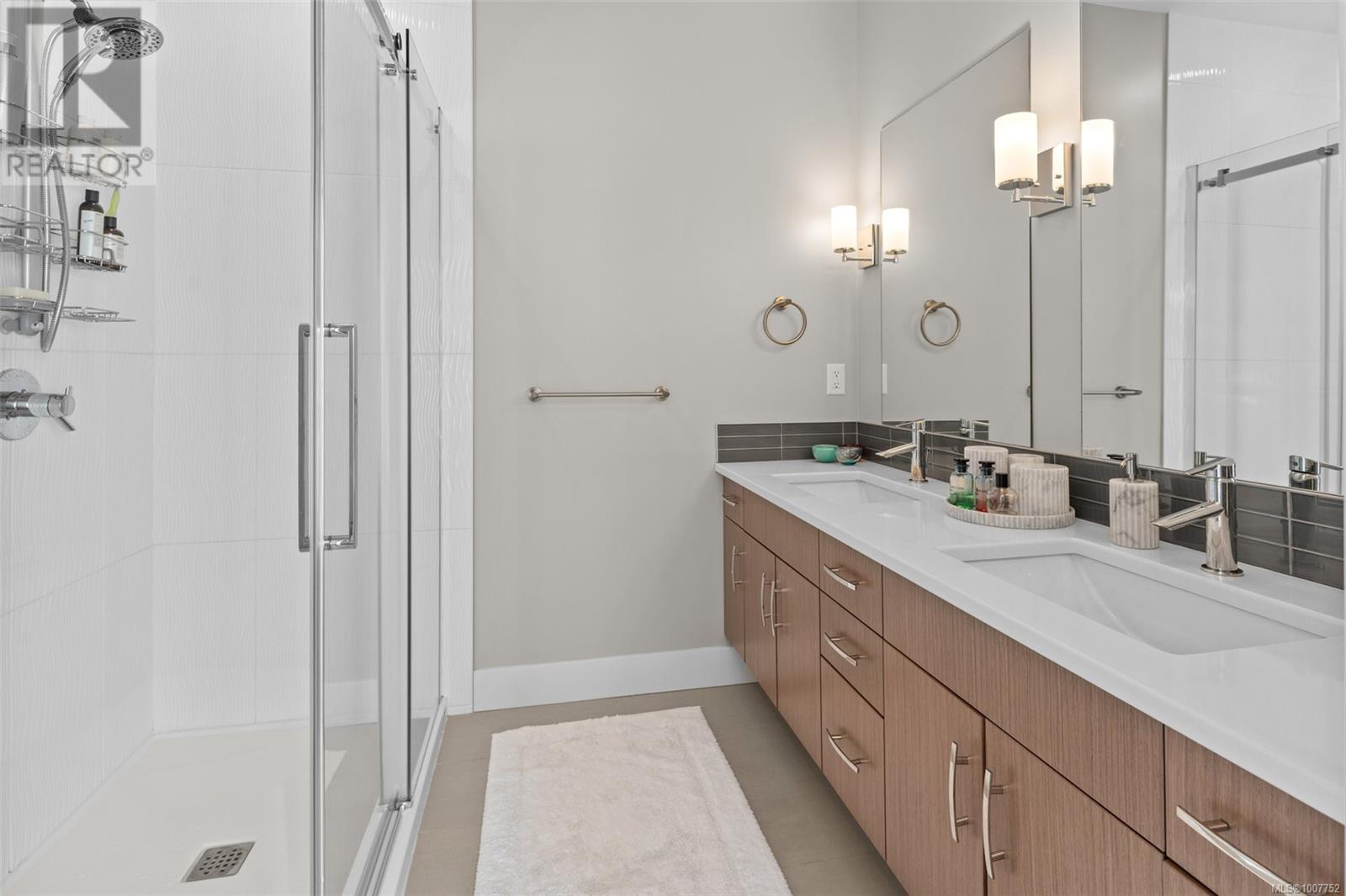 Single Family House for Sale in   Viewmont Ave The Reeve Saanich 