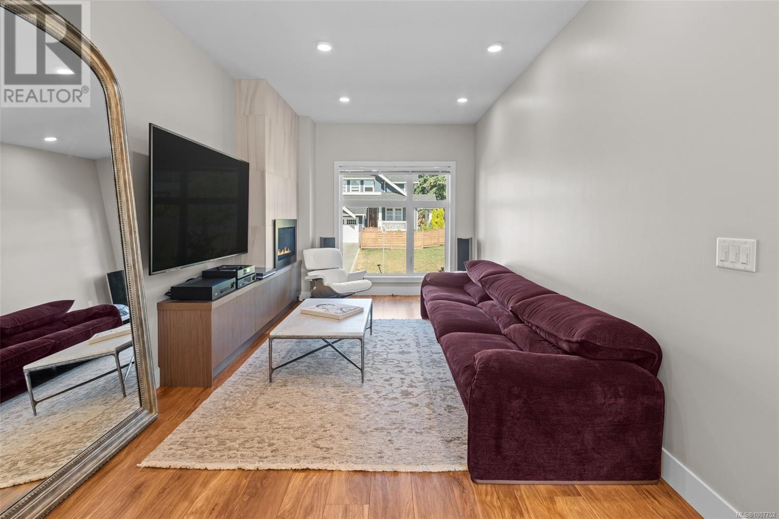 Single Family House for Sale in   Viewmont Ave The Reeve Saanich 
