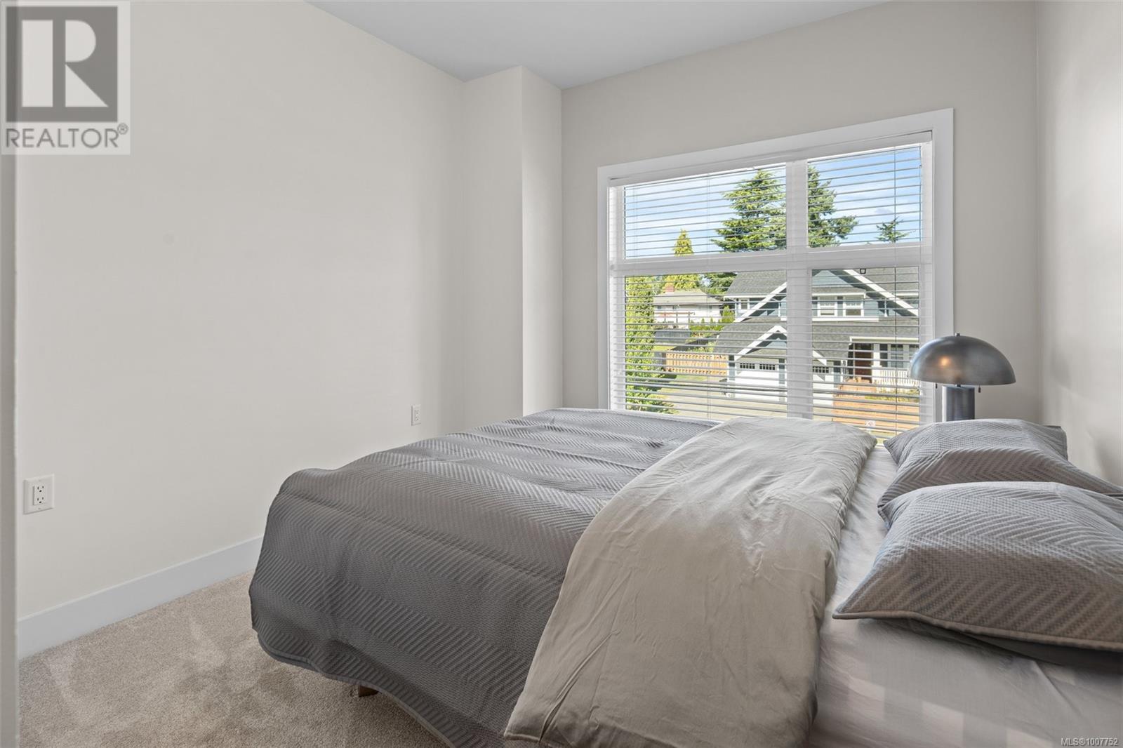 Single Family House for Sale in   Viewmont Ave The Reeve Saanich 