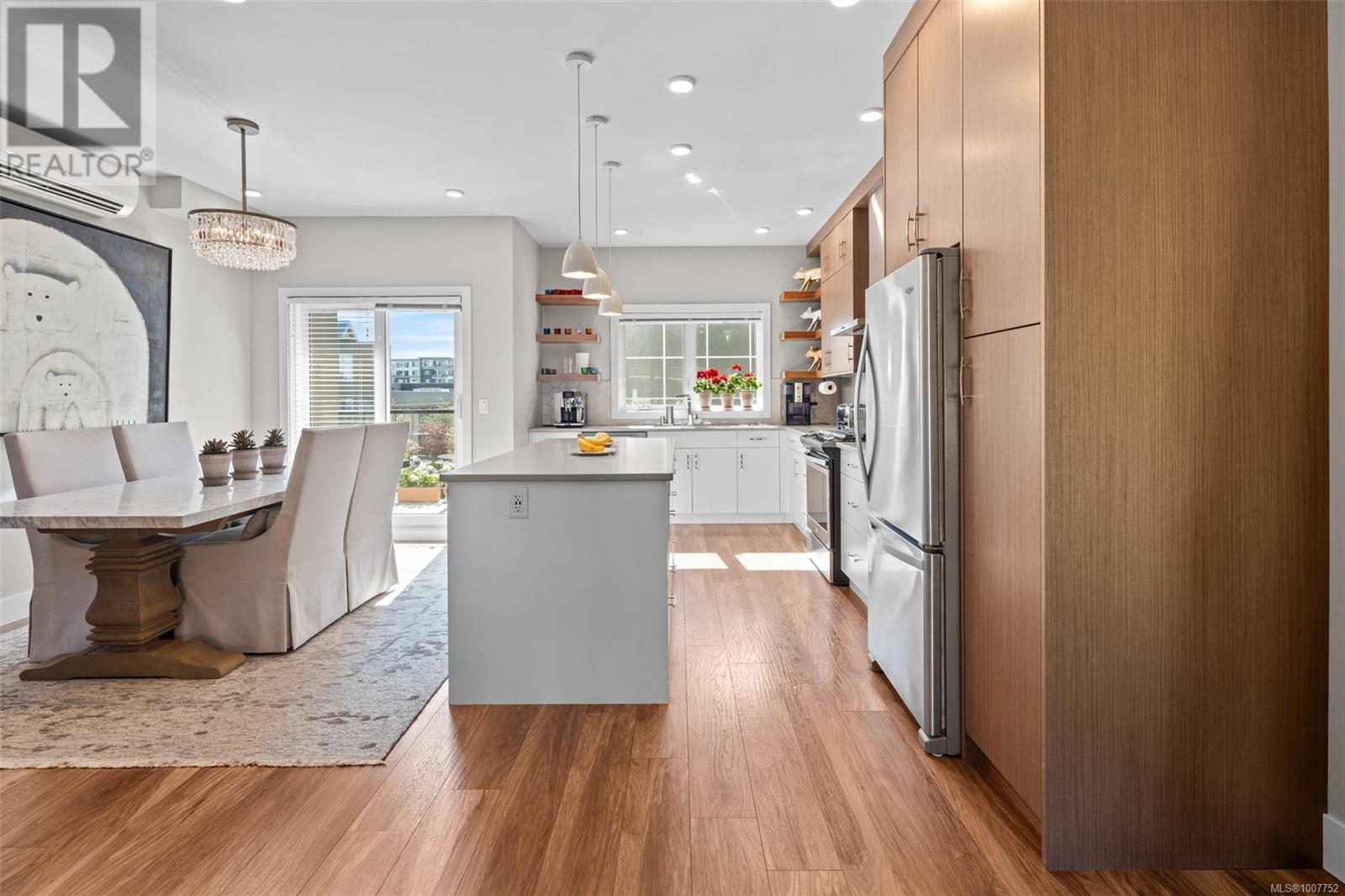 Single Family House for Sale in   Viewmont Ave The Reeve Saanich 