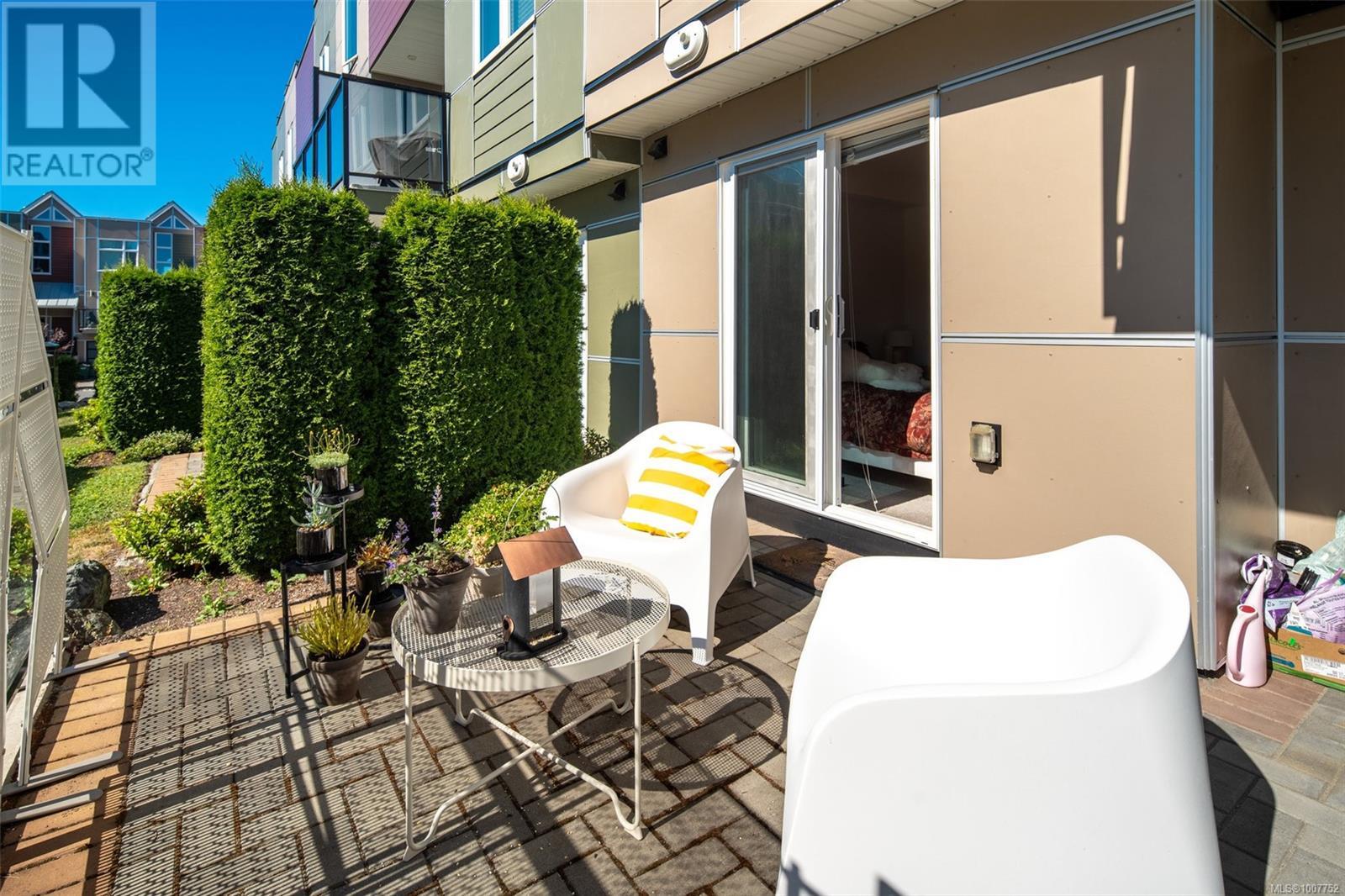 Single Family House for Sale in   Viewmont Ave The Reeve Saanich 