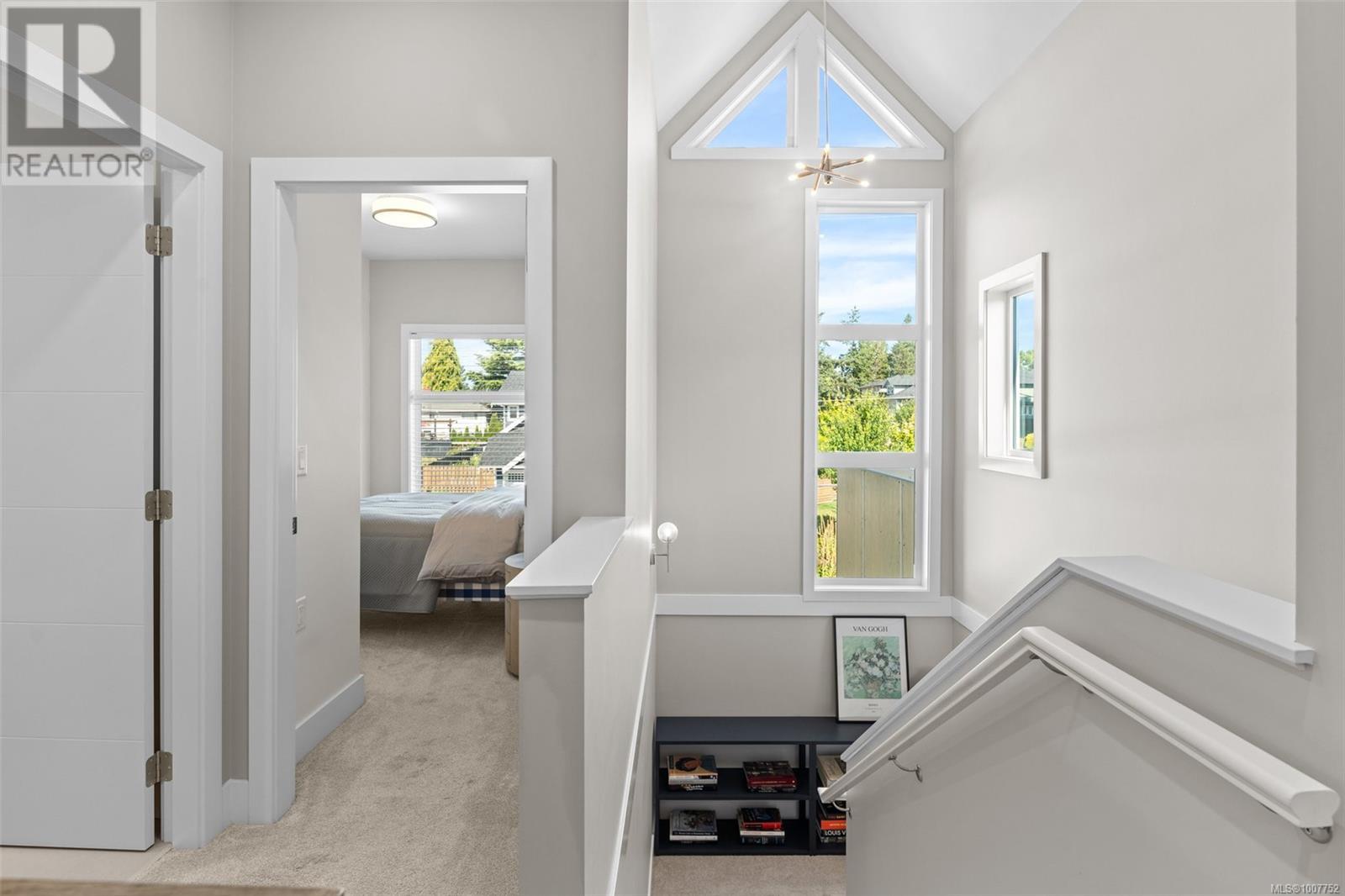 Single Family House for Sale in   Viewmont Ave The Reeve Saanich 