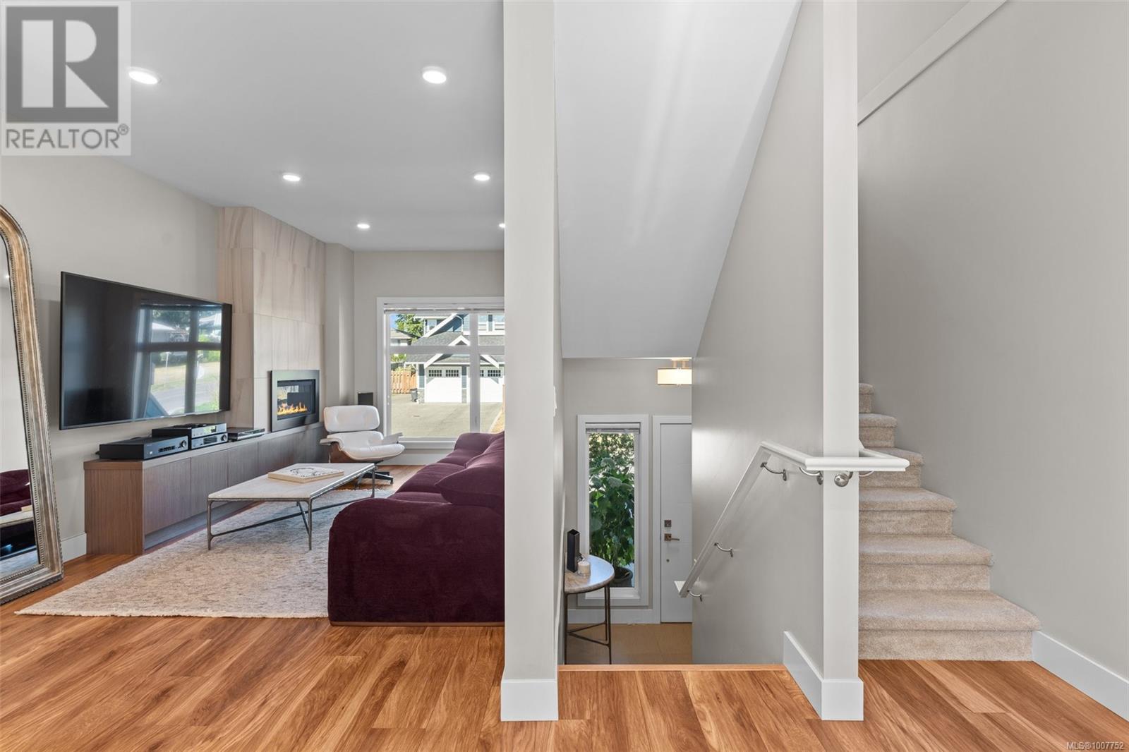 Single Family House for Sale in   Viewmont Ave The Reeve Saanich 