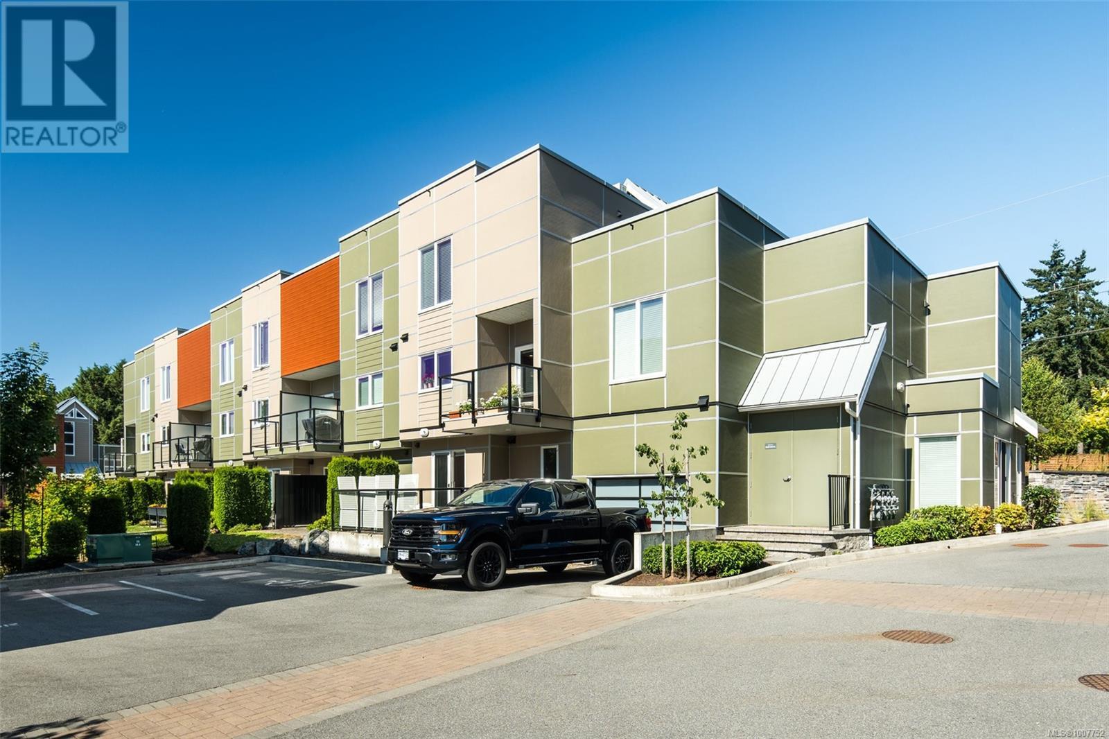 Single Family House for Sale in   Viewmont Ave The Reeve Saanich 