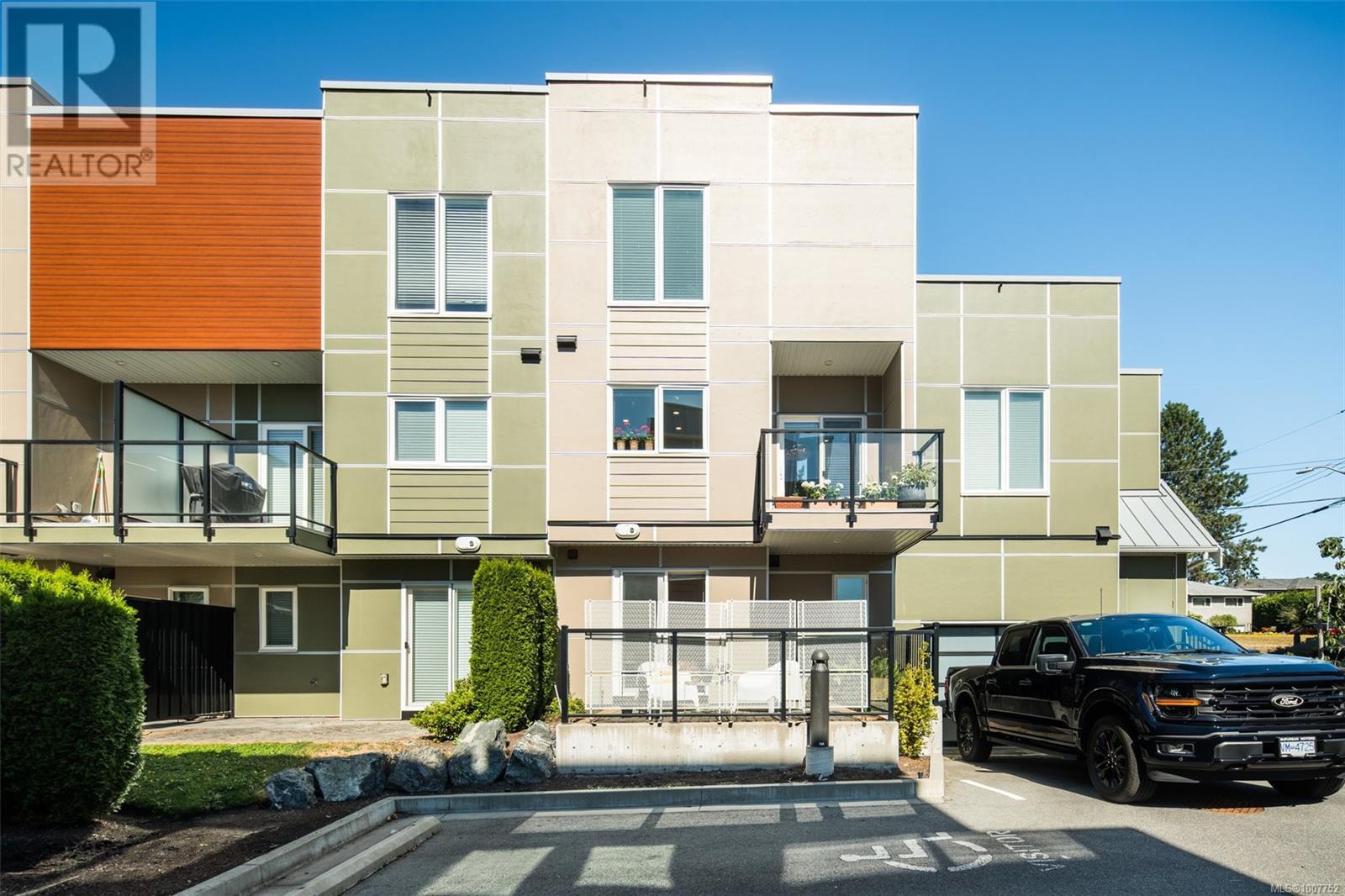 Single Family House for Sale in   Viewmont Ave The Reeve Saanich 
