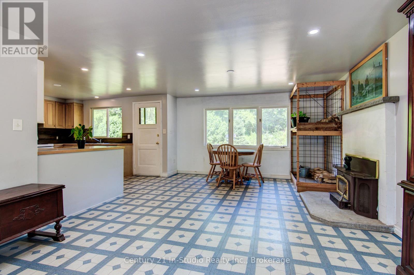 Photo 21 of 8355 County 9 Road, Clearview ON