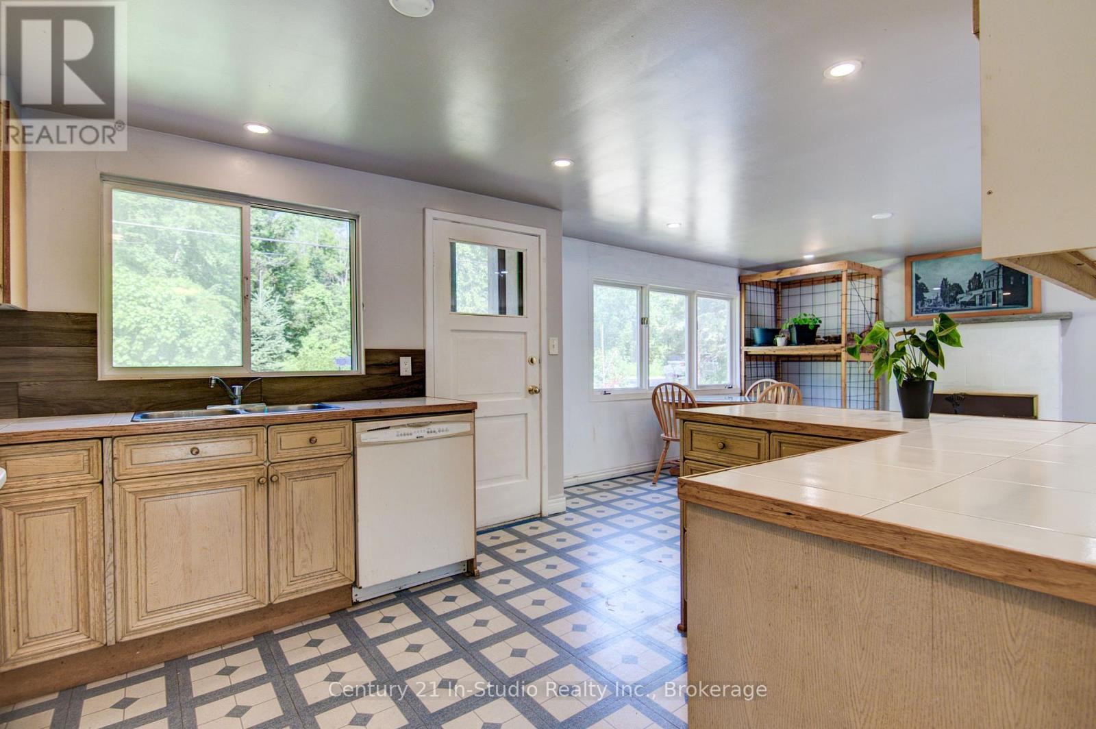 Photo 22 of 8355 County 9 Road, Clearview ON