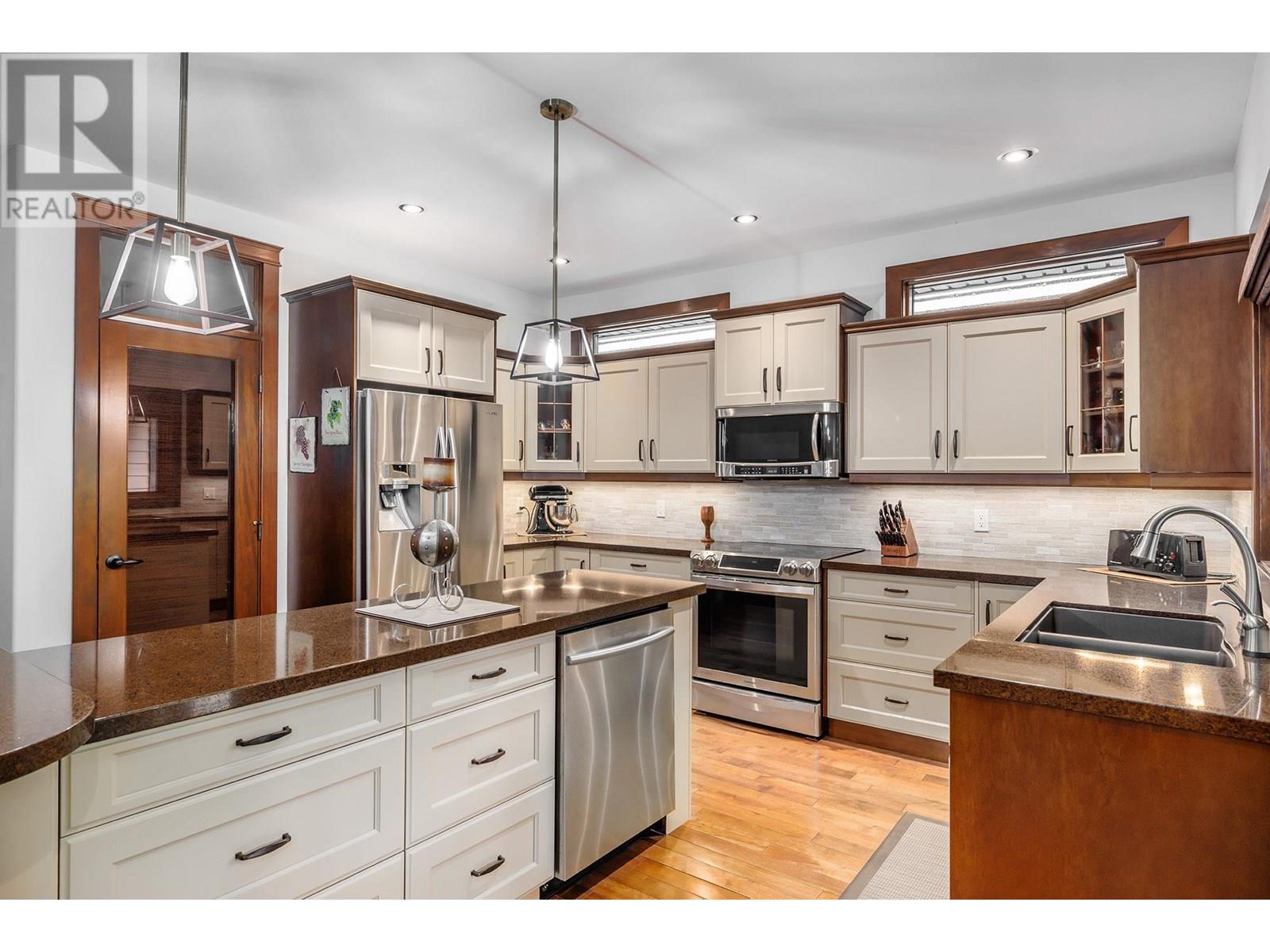 137 4450 Gordon Drive, Kelowna