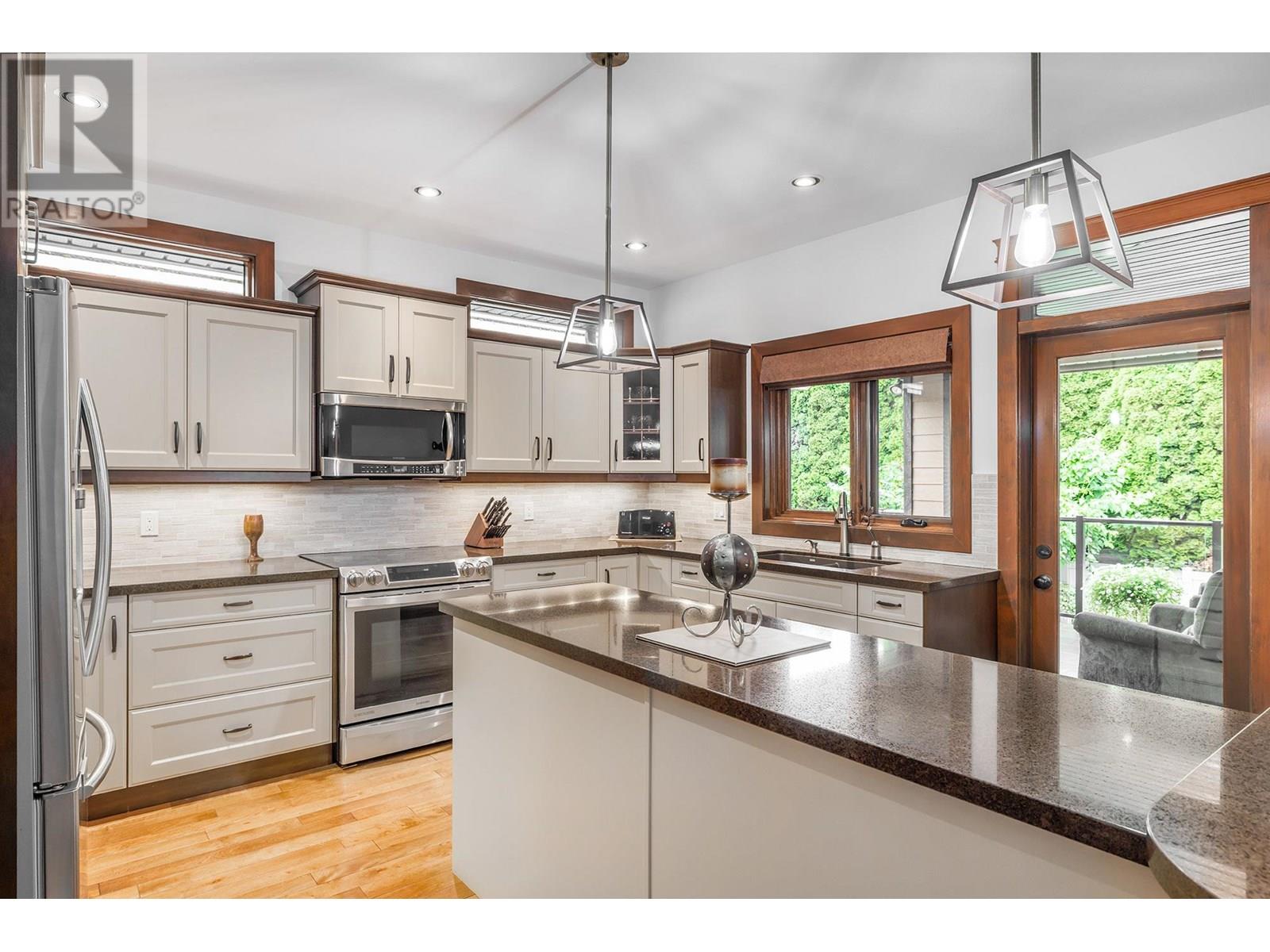 137 4450 Gordon Drive, Kelowna
