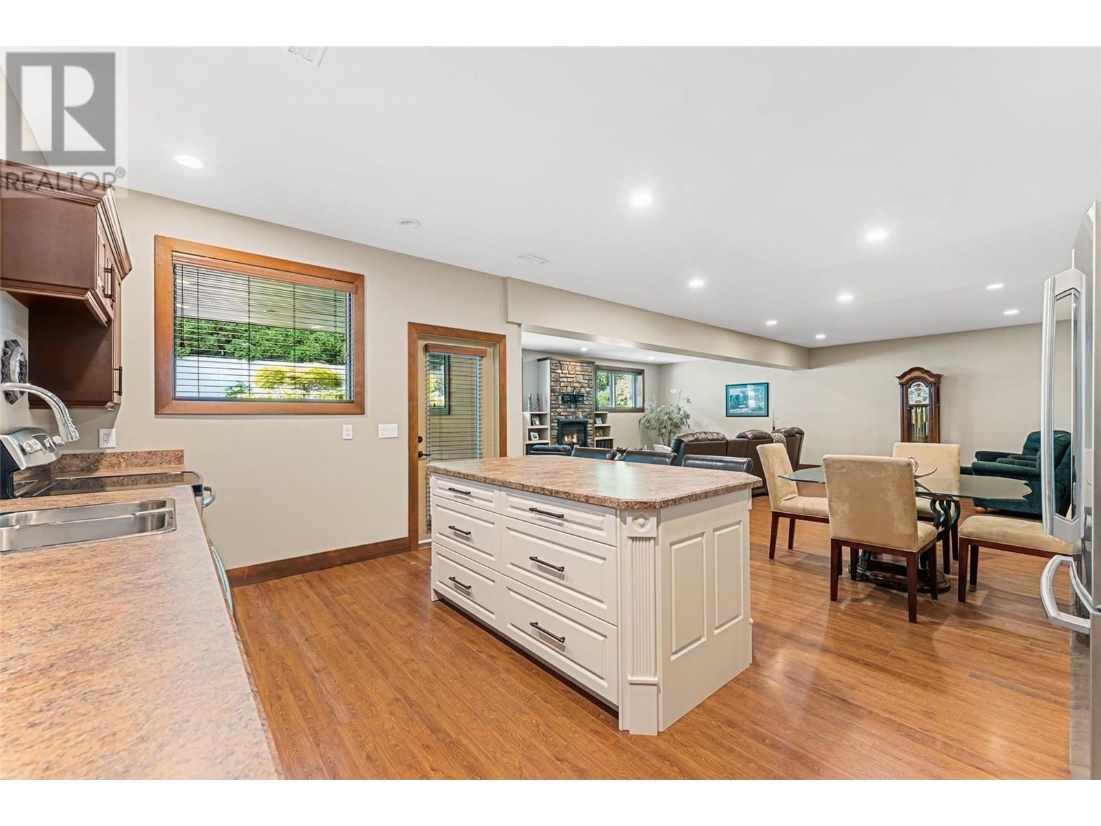 137 4450 Gordon Drive, Kelowna