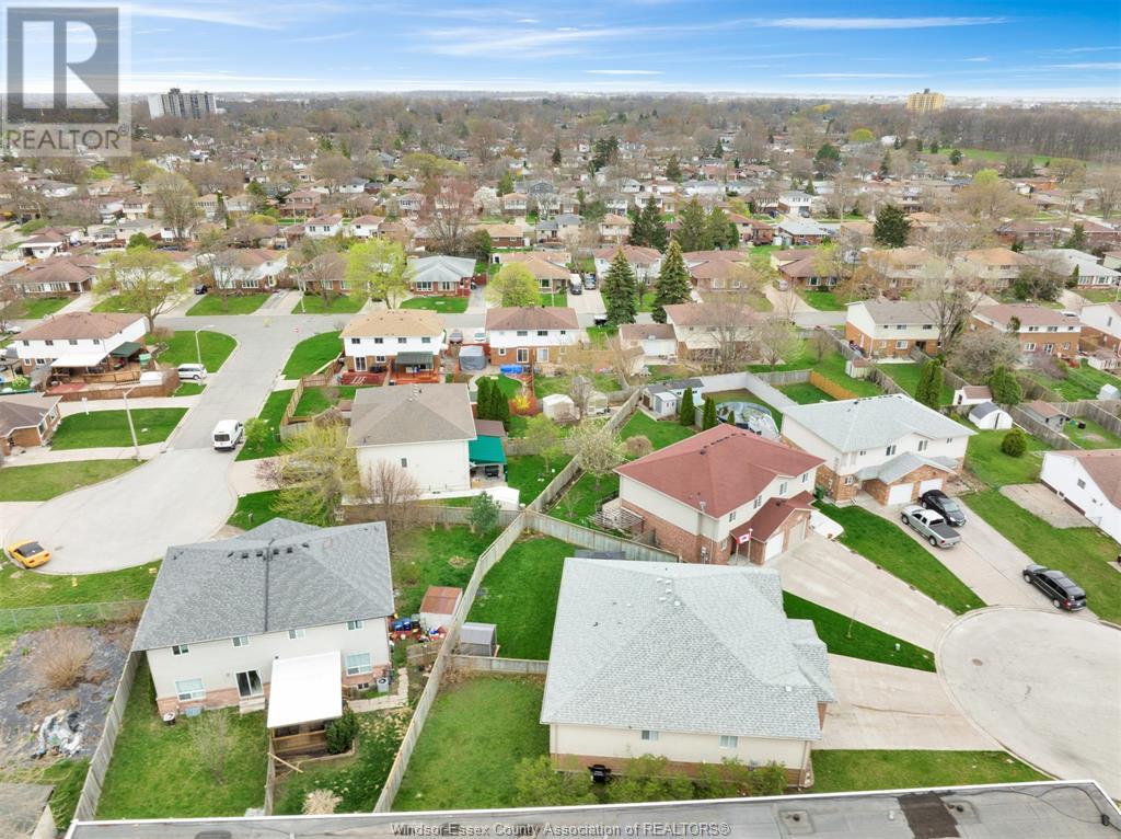 Photo 26 of 9759 Melville Drive, Windsor ON