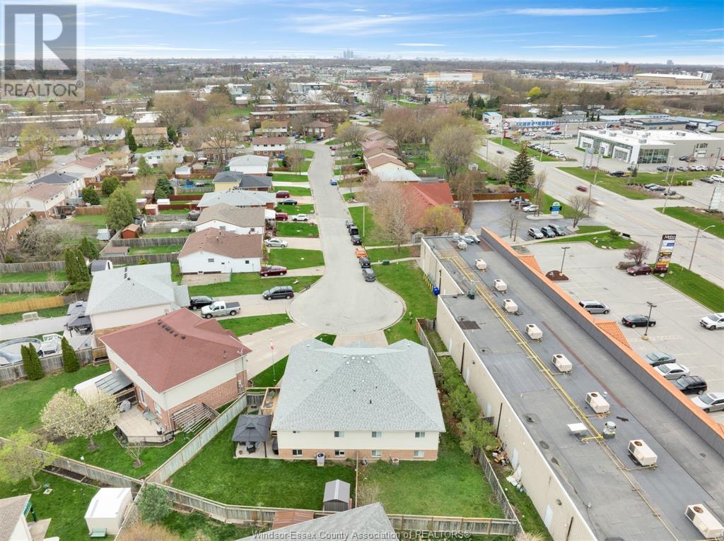 Photo 23 of 9759 Melville Drive, Windsor ON