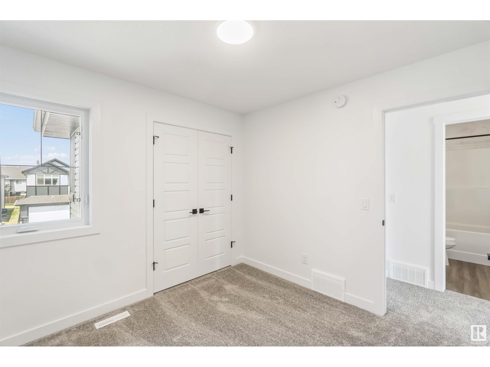 Photo 10 of 19 Springbrook Wd, Spruce Grove AB