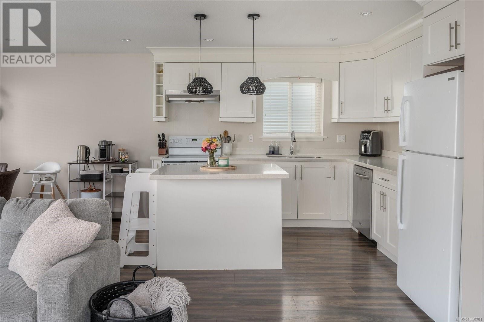 Photo 8 of 148 Victoria Rd, Nanaimo BC