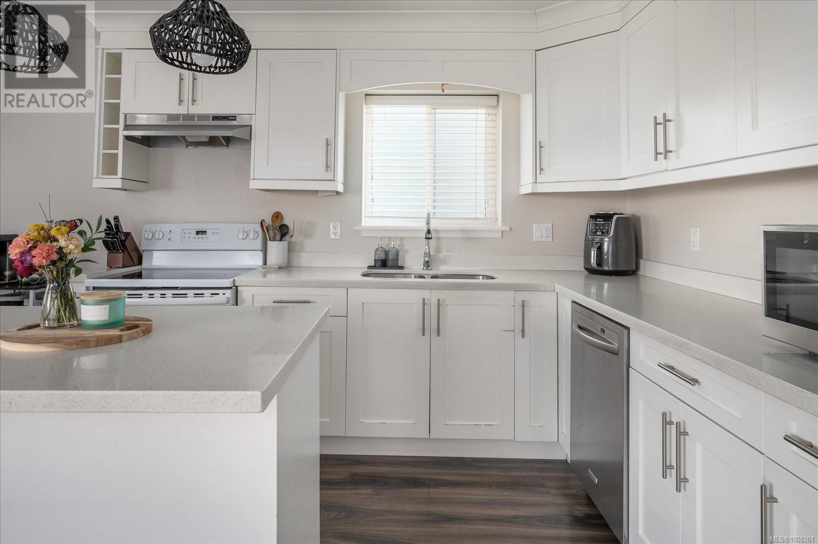 Photo 9 of 148 Victoria Rd, Nanaimo BC