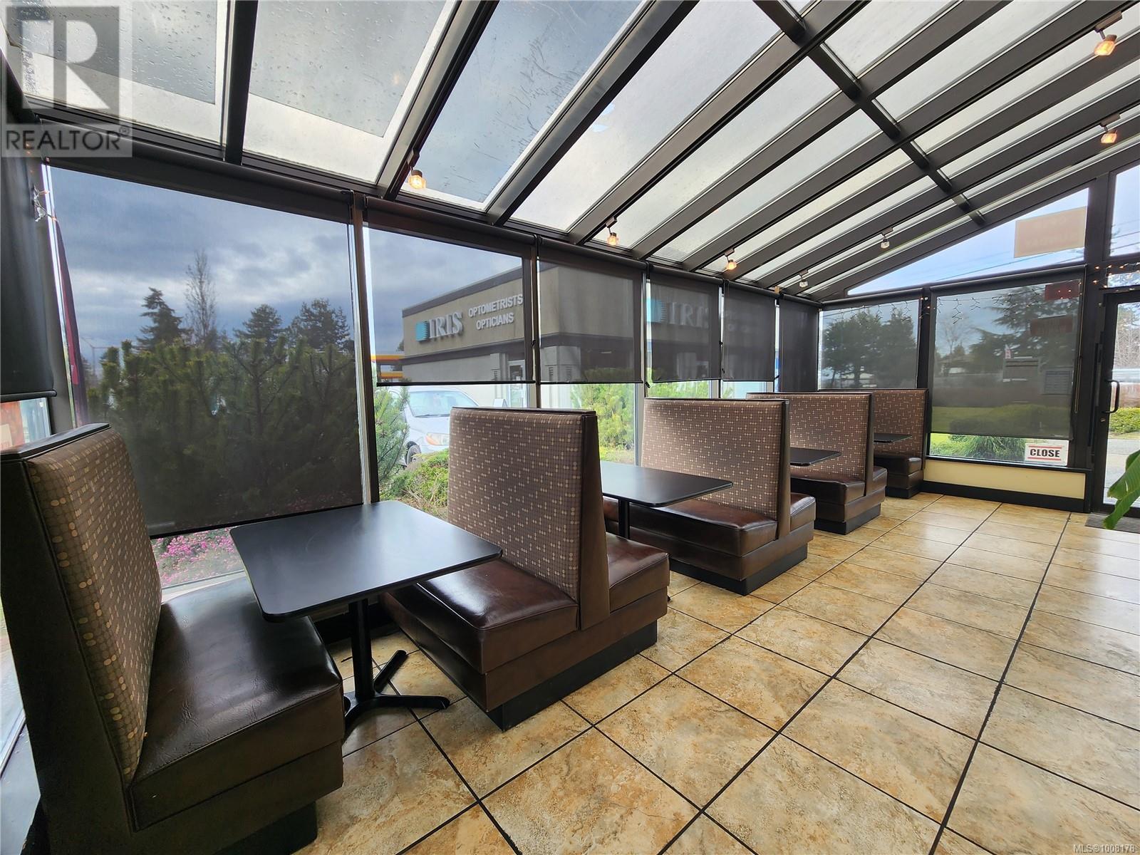 382 Island Hwy E, Parksville