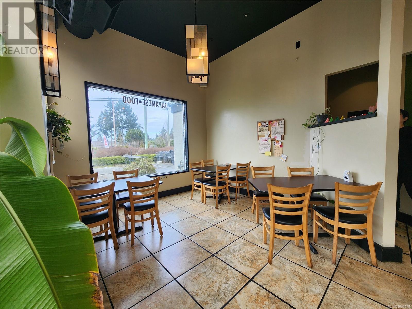 382 Island Hwy E, Parksville