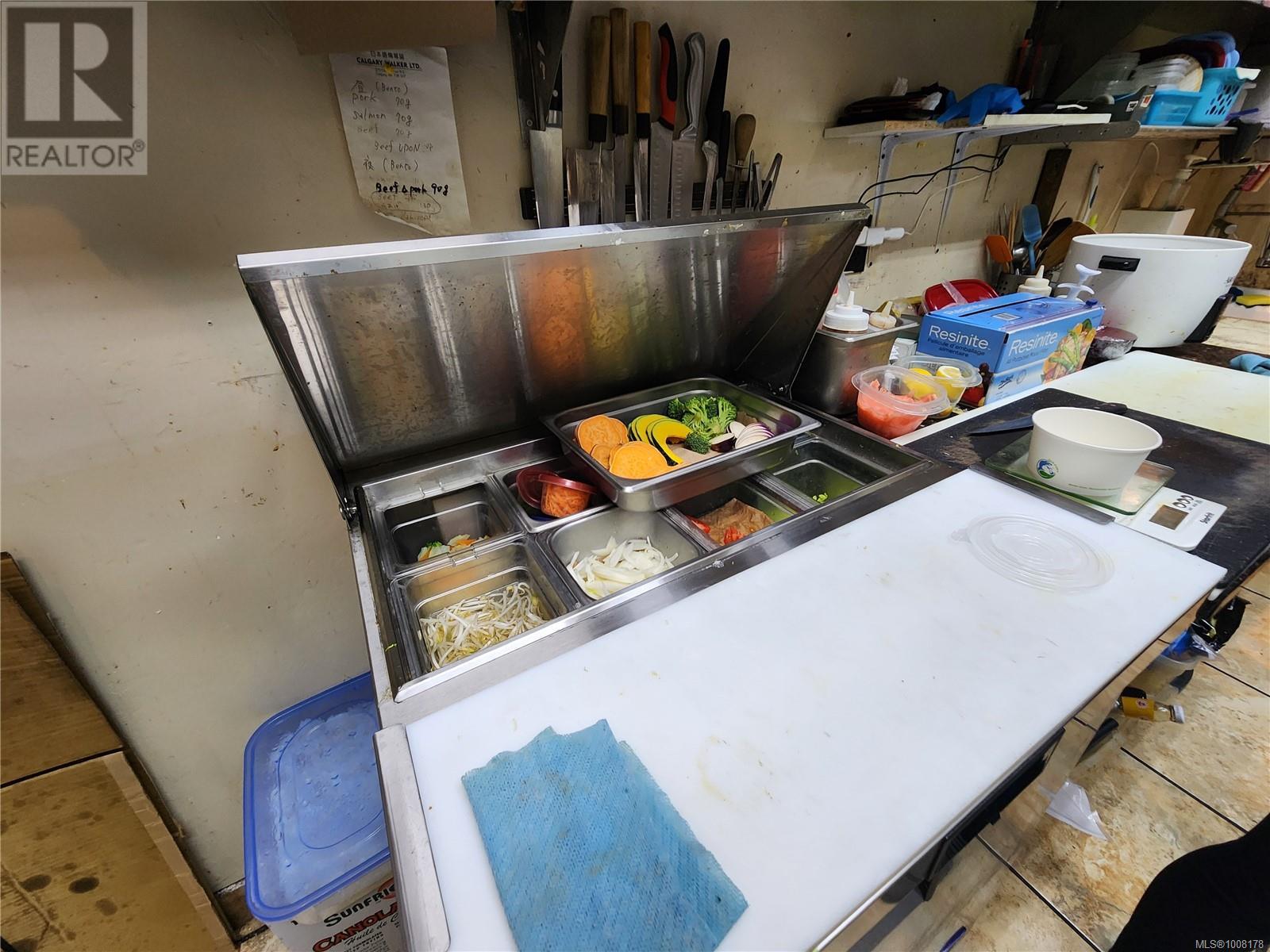 382 Island Hwy E, Parksville