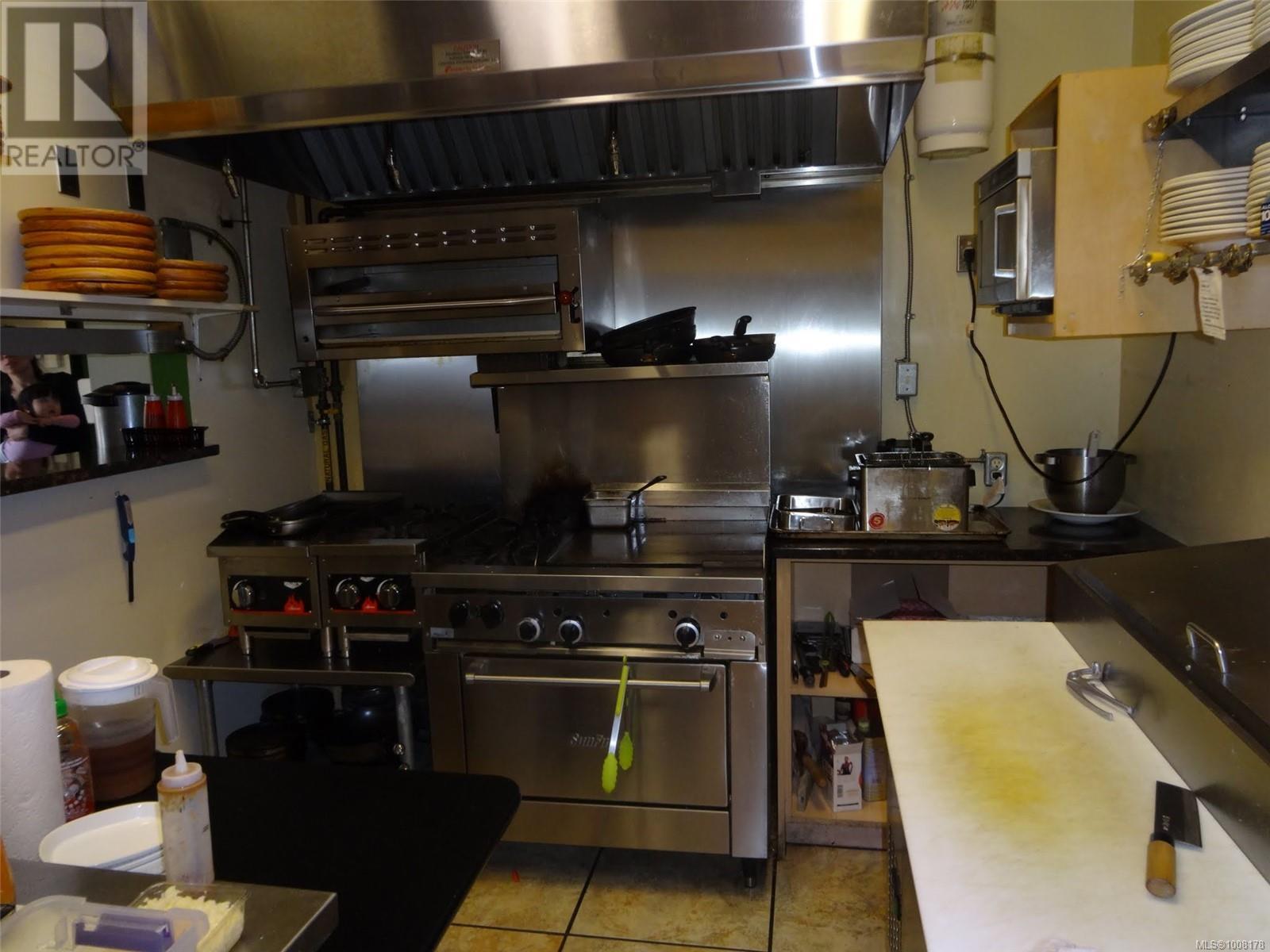 382 Island Hwy E, Parksville