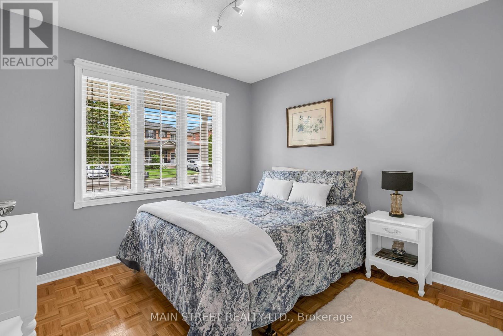 Photo 9 of 69 Brecken Drive, Georgina ON