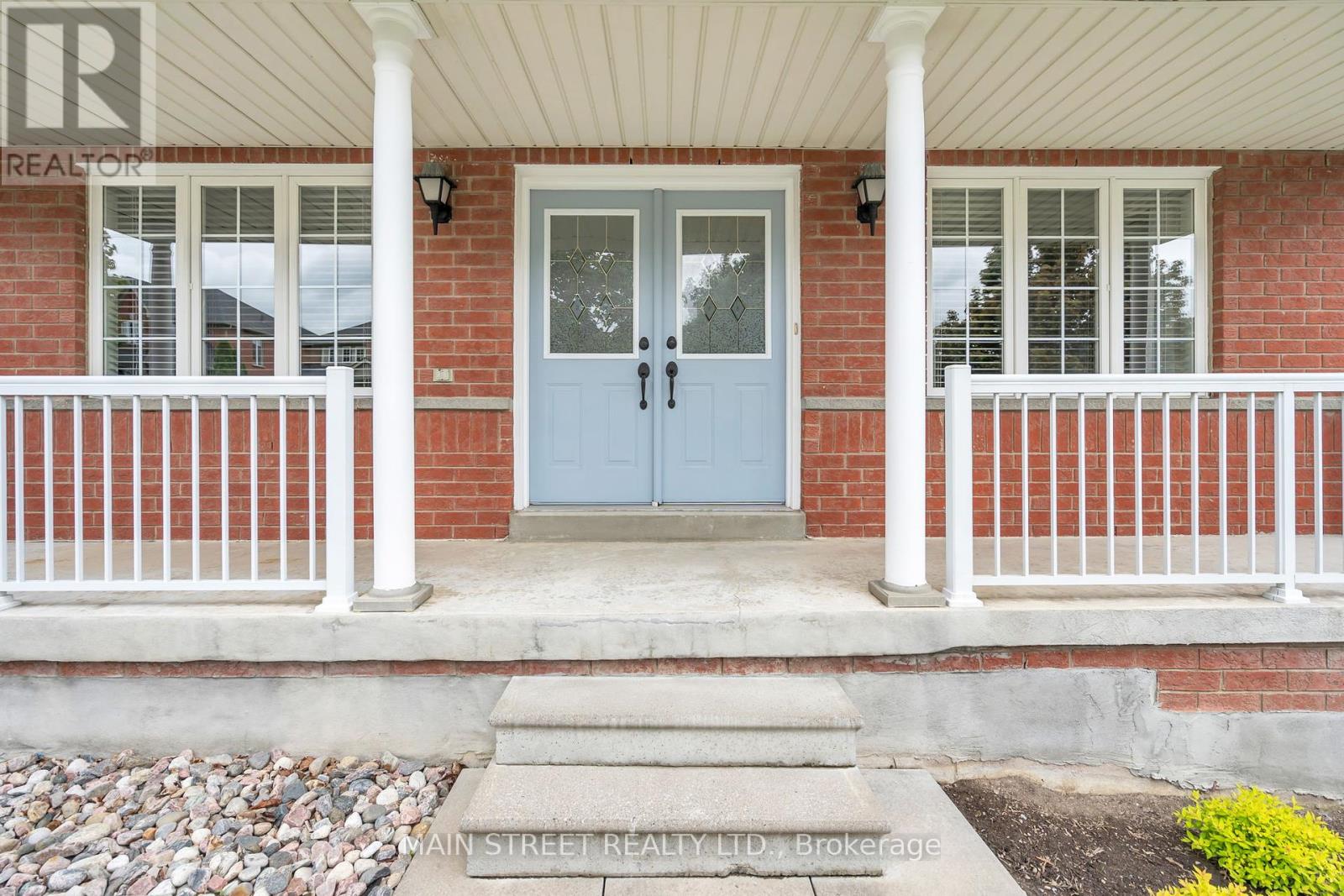 Photo 4 of 69 Brecken Drive, Georgina ON