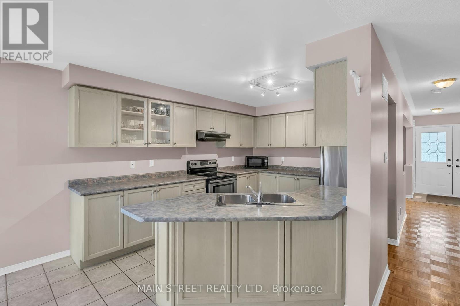 Photo 14 of 69 Brecken Drive, Georgina ON