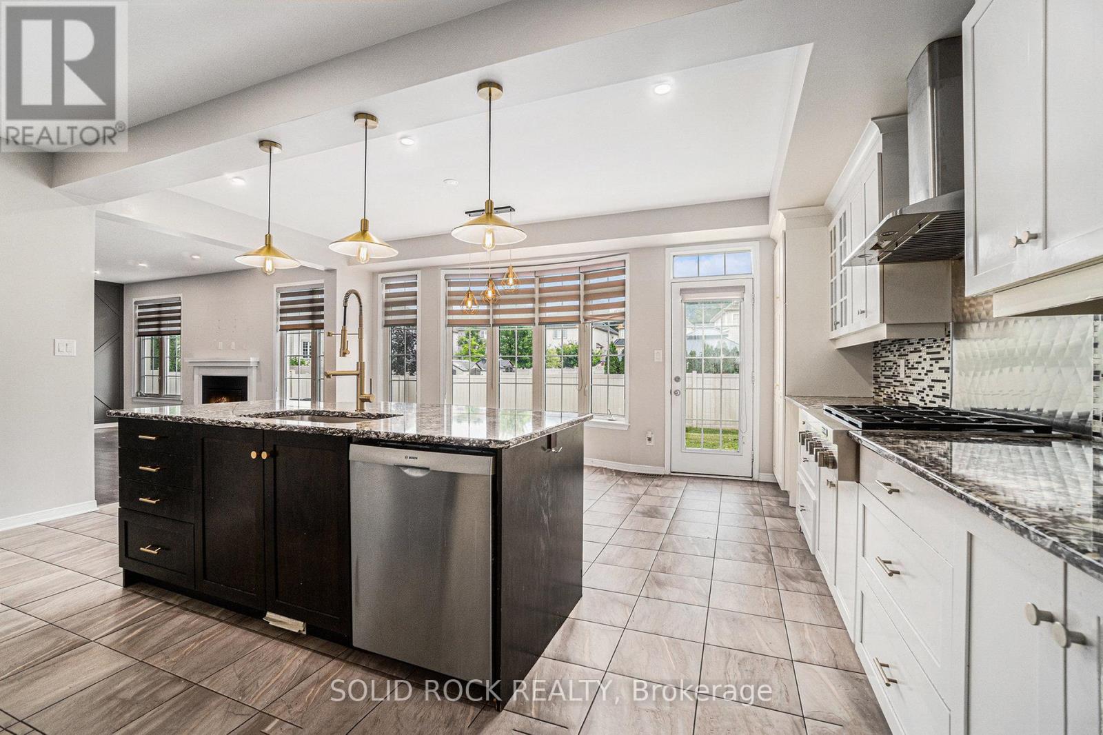 Photo 14 of 173 Culloden Crescent, Ottawa ON