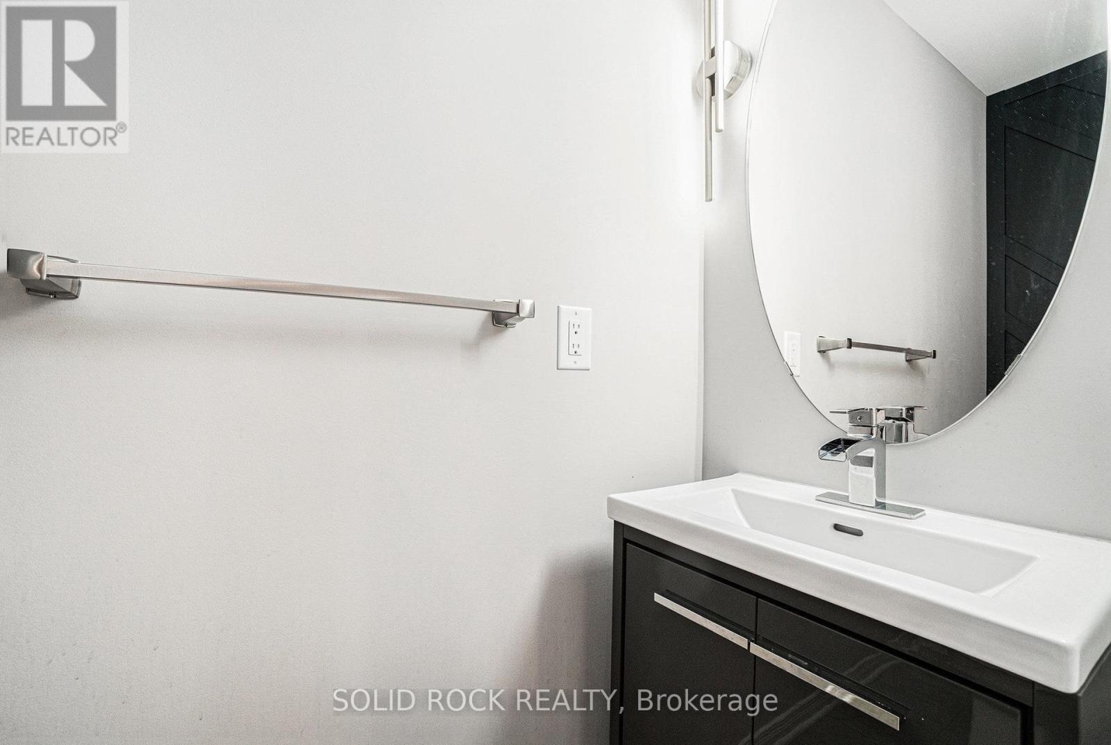Photo 18 of 173 Culloden Crescent, Ottawa ON