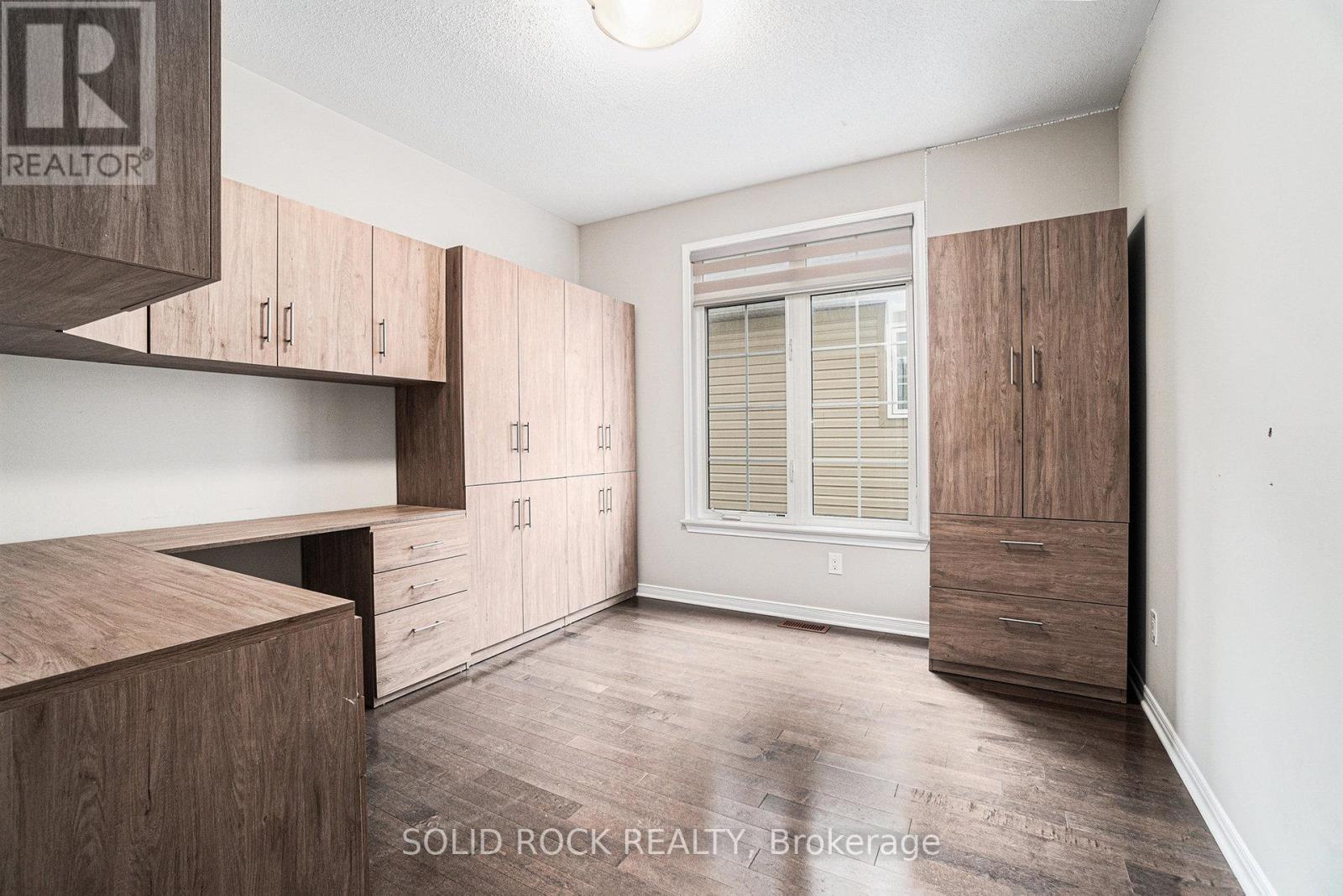 Photo 4 of 173 Culloden Crescent, Ottawa ON