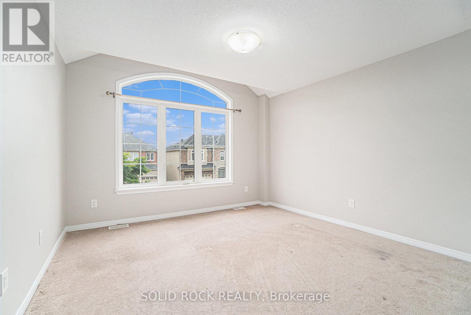 Photo 11 of 173 Culloden Crescent, Ottawa ON