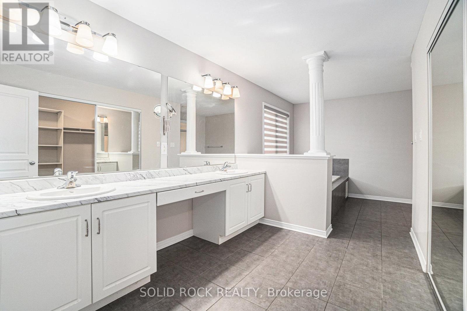 Photo 3 of 173 Culloden Crescent, Ottawa ON