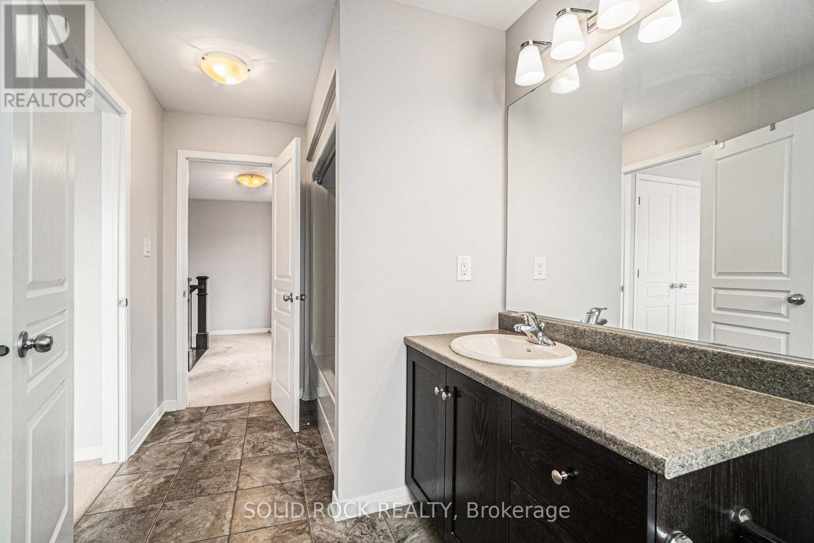Photo 8 of 173 Culloden Crescent, Ottawa ON