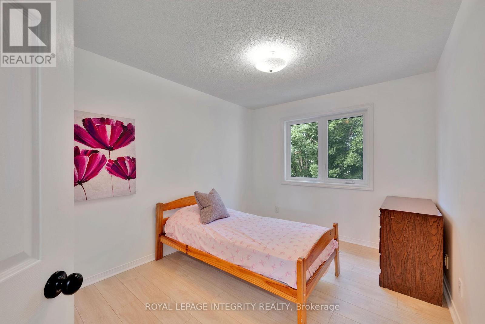 Photo 31 of 223 Mcgibbon Drive, Ottawa ON