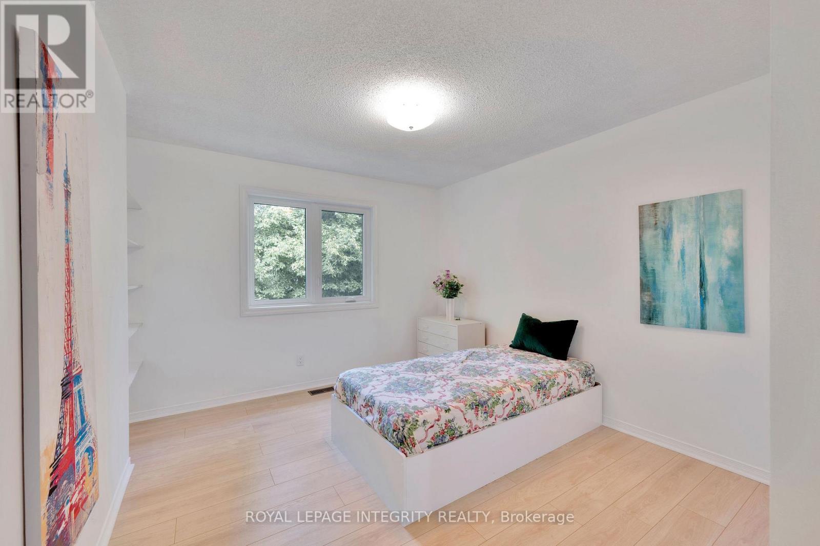 Photo 34 of 223 Mcgibbon Drive, Ottawa ON