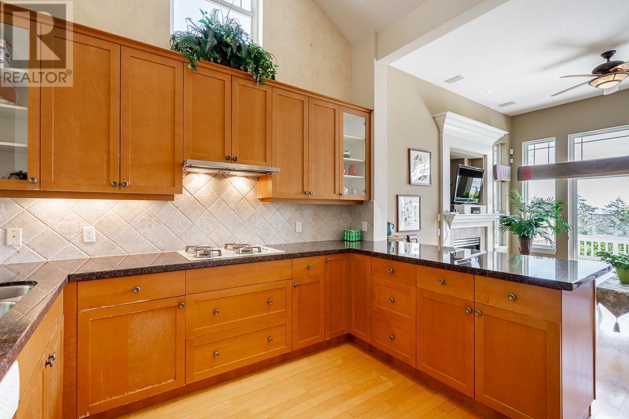 Photo 13 of 4918 Edendale Lane, West Vancouver BC