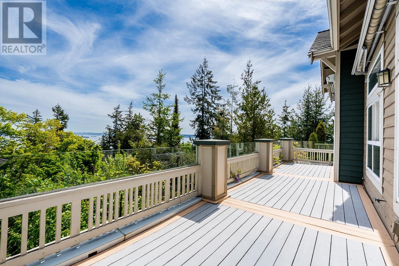 Photo 17 of 4918 Edendale Lane, West Vancouver BC