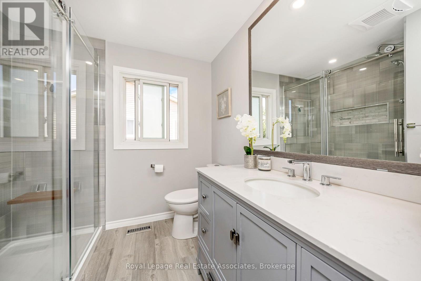 Photo 20 of 3104 Autumn Hill Crescent, Burlington ON