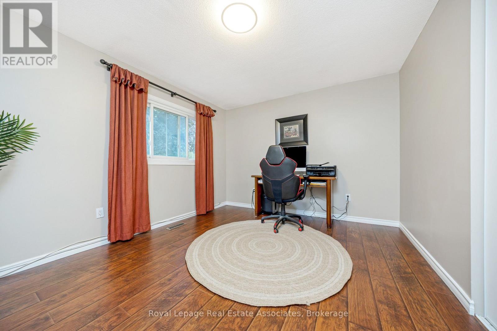 Photo 22 of 3104 Autumn Hill Crescent, Burlington ON