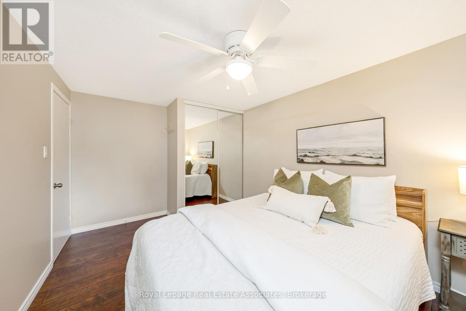Photo 24 of 3104 Autumn Hill Crescent, Burlington ON