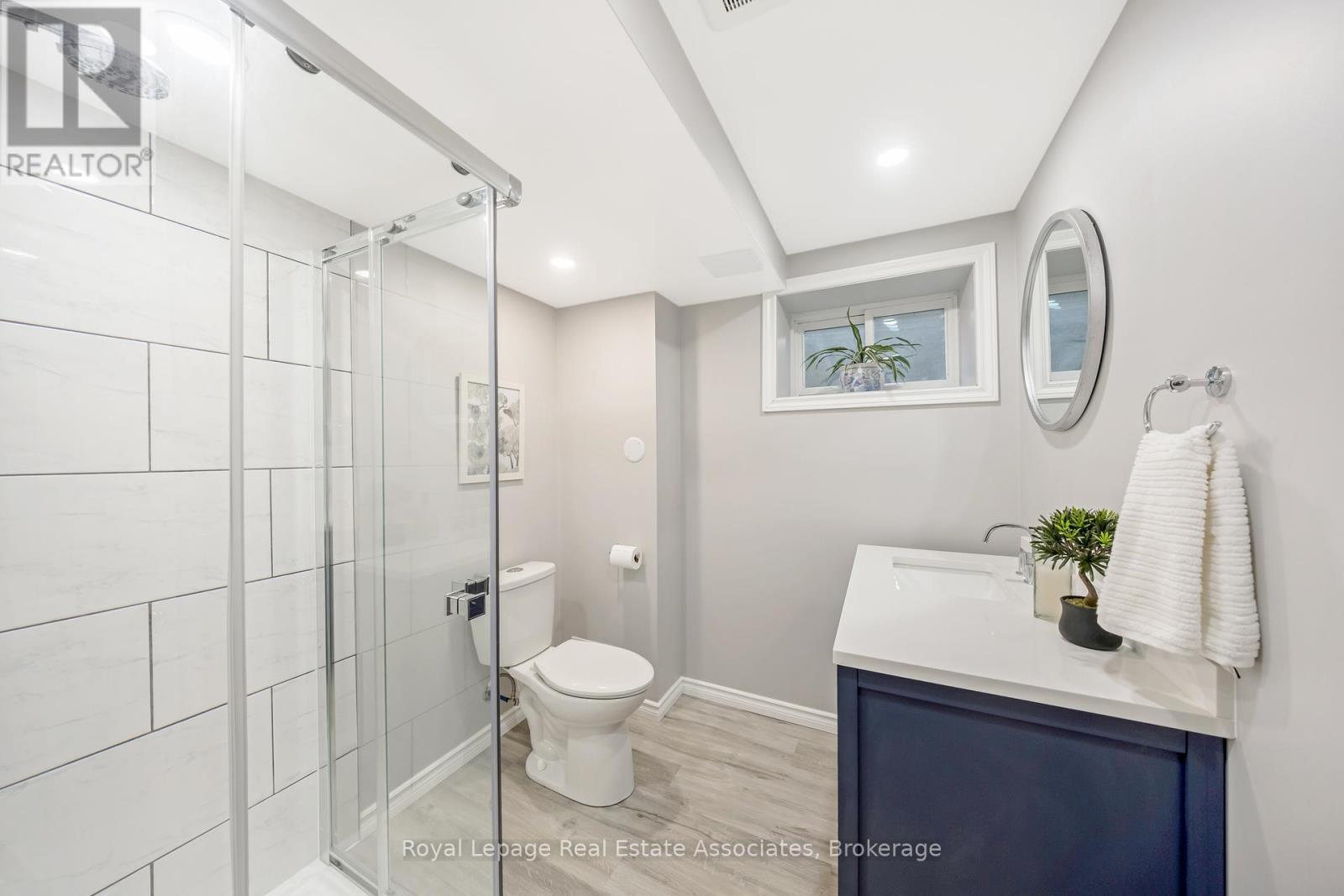 Photo 31 of 3104 Autumn Hill Crescent, Burlington ON